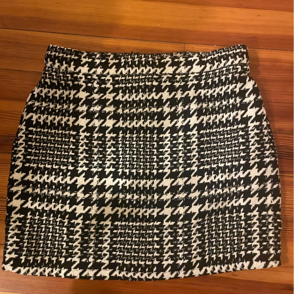 Black and white plaid knit skirt